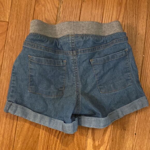 Size 6 Jumping Beans denim shorts with pockets - Picture 3 of 3